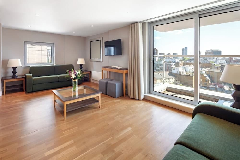 Marlin Aldgate Tower Bridge