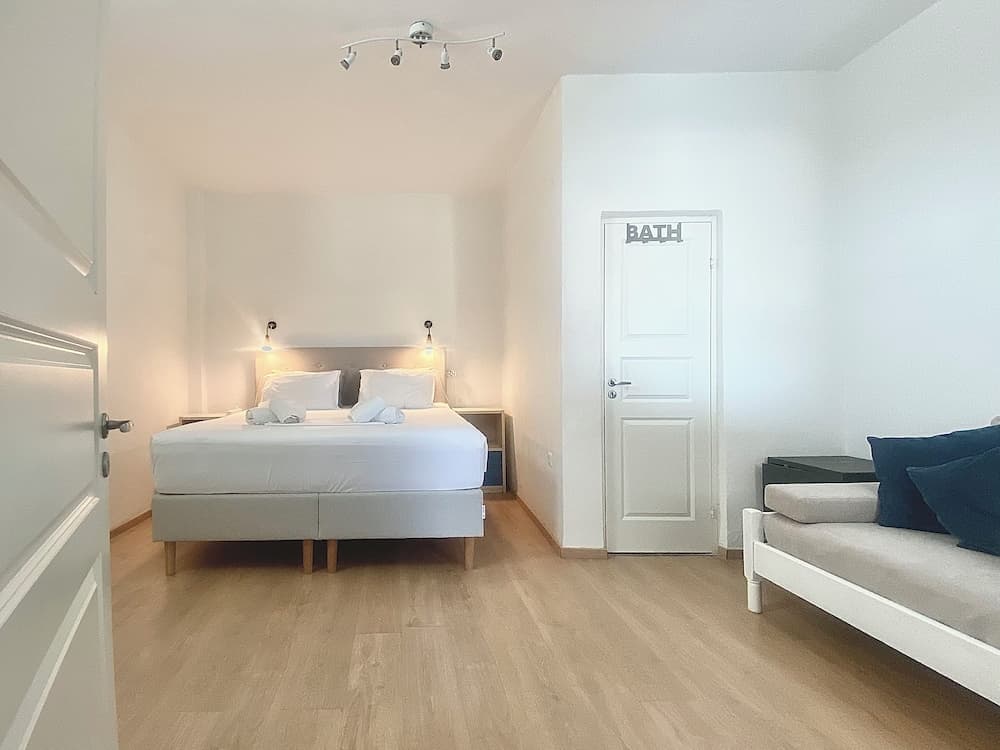 Blue Dolphin Studios & Apartment