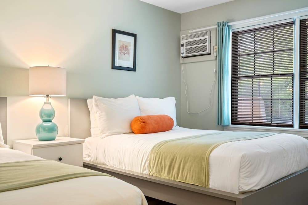 The Lighthouse Inn & Suites