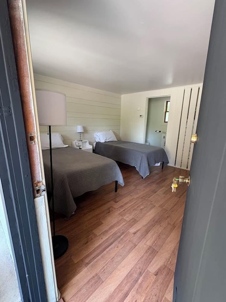 Saratoga Garden Motel