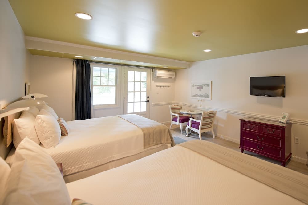 The Lodge at the Cove