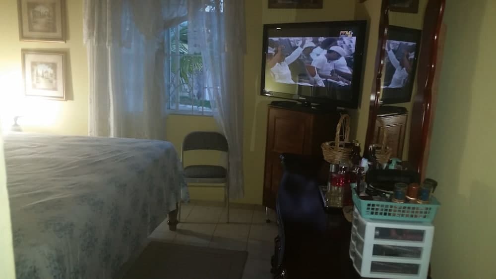 Palm Cove - 2 Bedroom Cottage