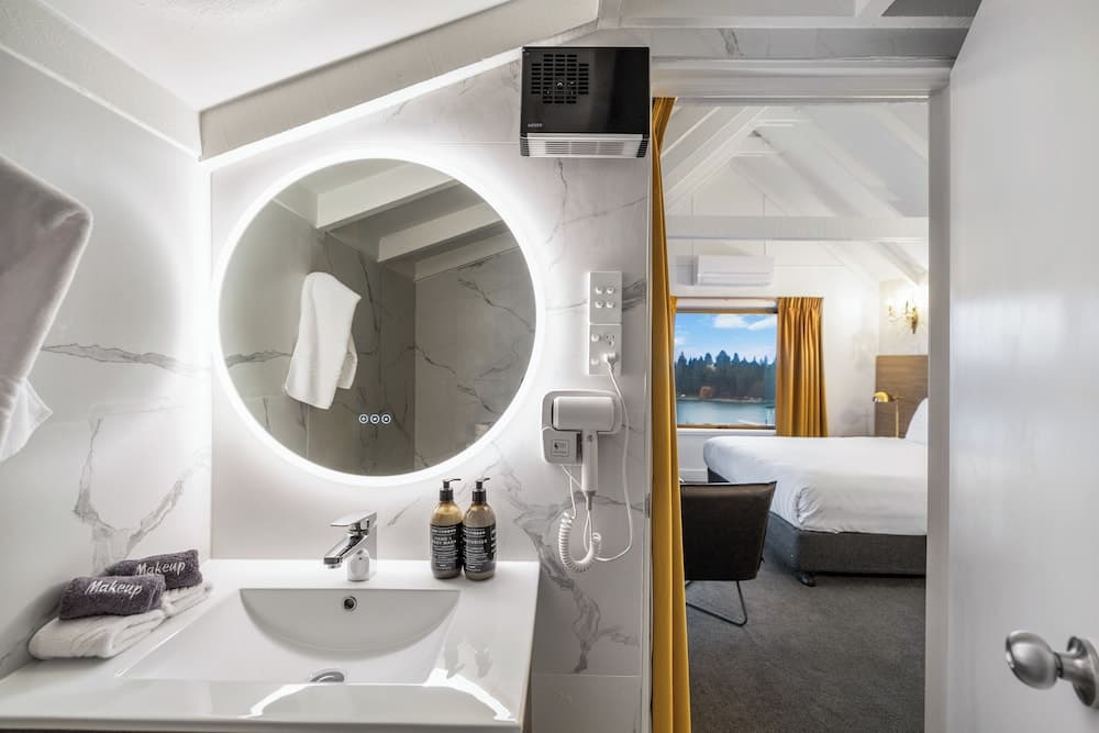 Lakeview Colonial Motel