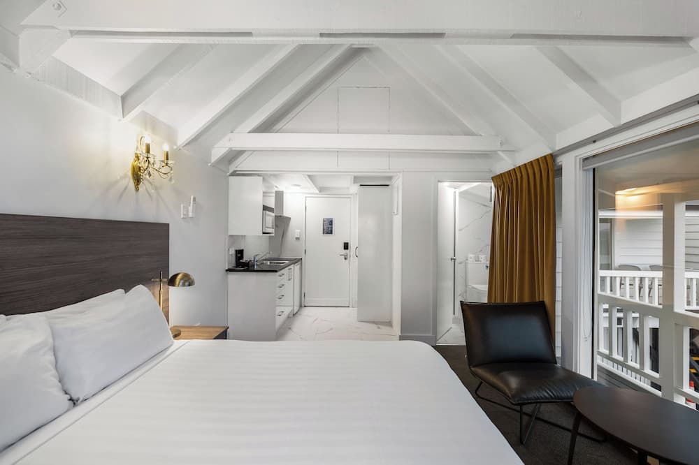 Lakeview Colonial Motel