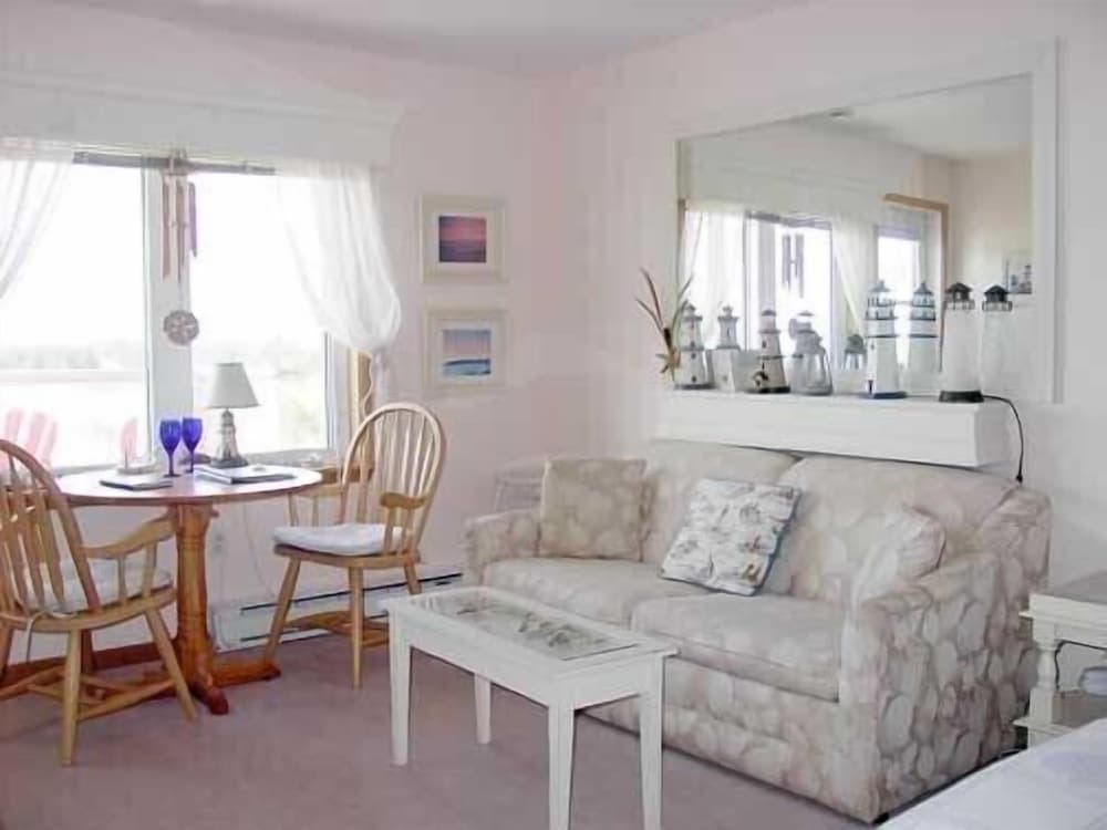 Moonlight Beach Suites