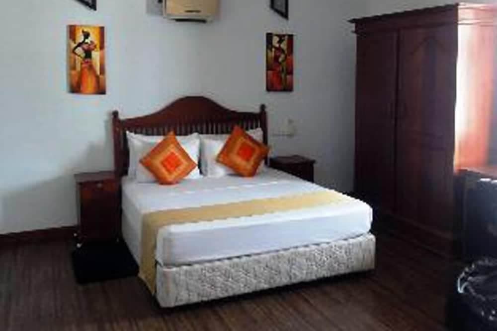 Whitehouse Residencies