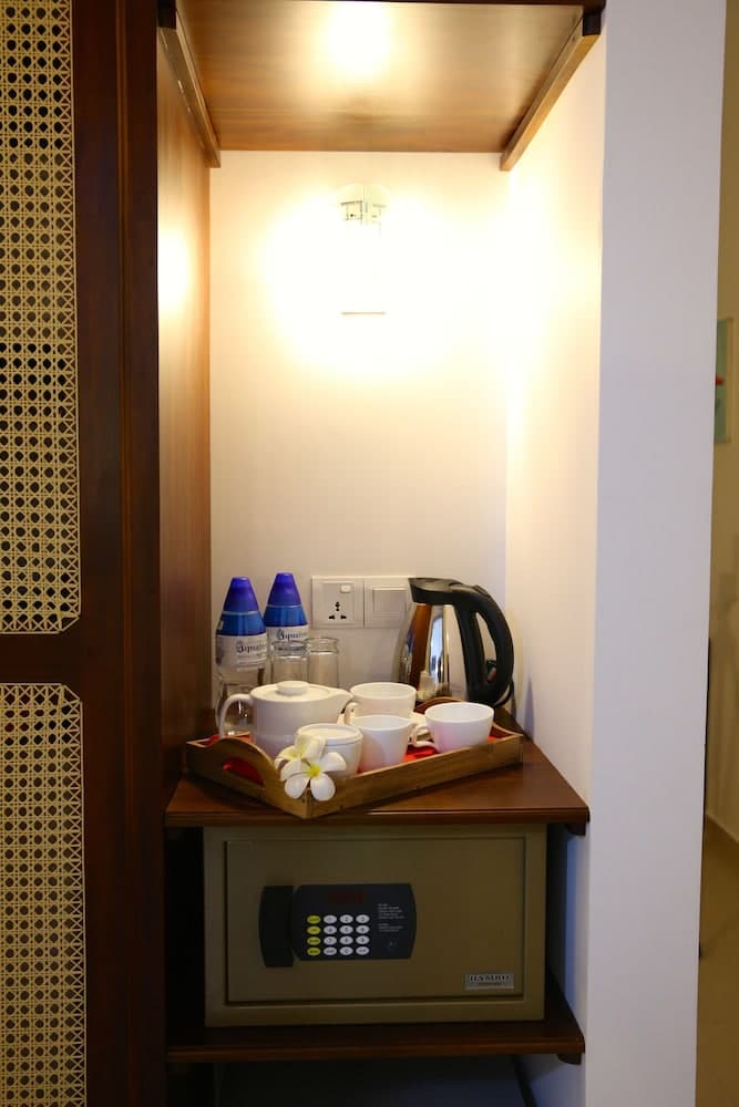 Whispering Palms Hotel