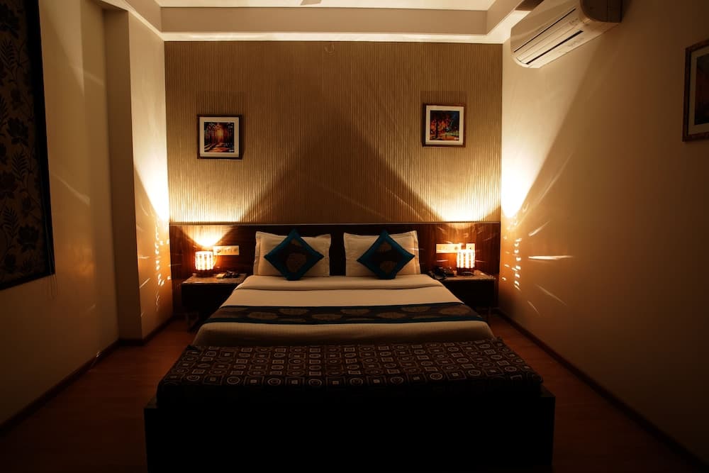 Hotel Harsh Paradise