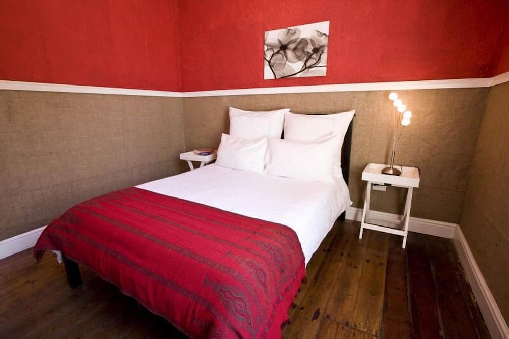 33 South Backpackers