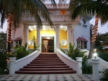 Mansion Giahn Bed & Breakfast