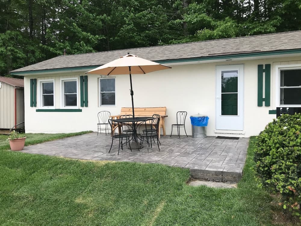 Hill View Motel and Cottages