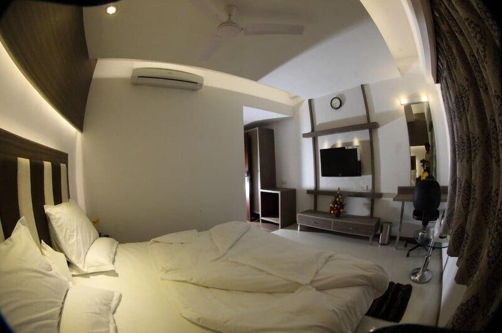 Pearl Hotel & Banquets