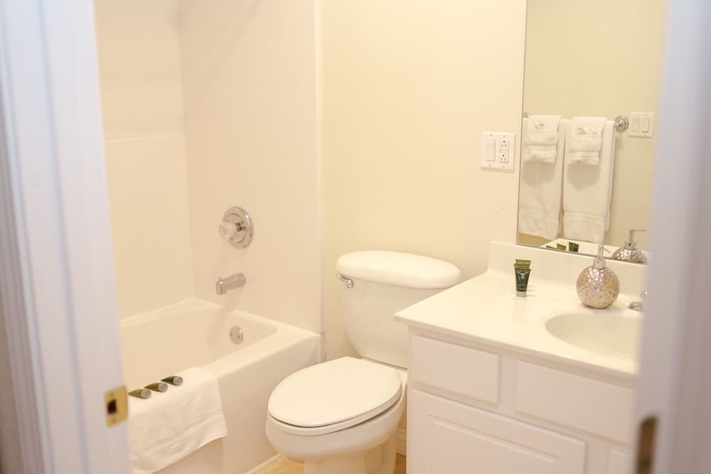 Lafayette Grand Manor