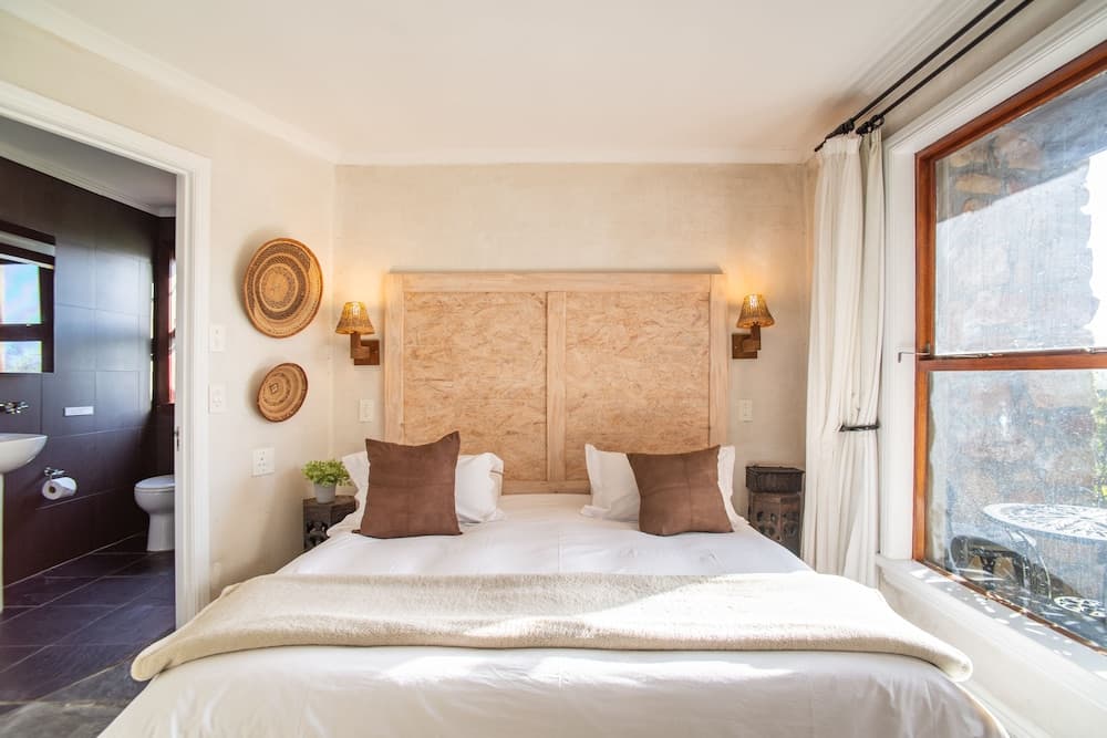 African Violet Guest Suites