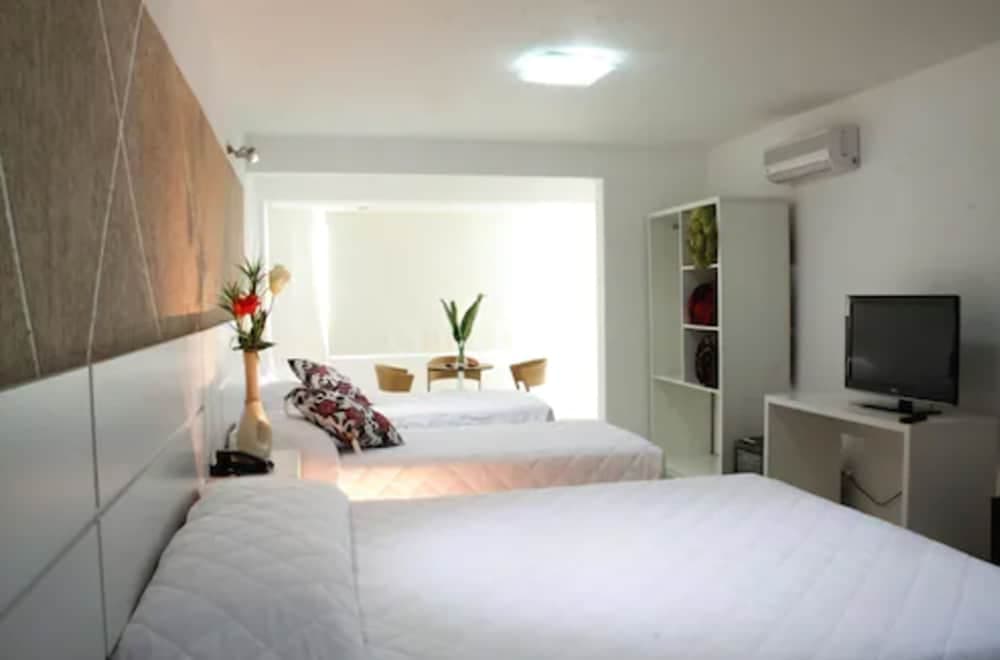 Emirates Hotel & Suítes