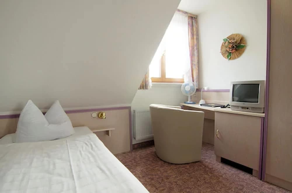 Hotel & Restaurant Park Cafe ISA