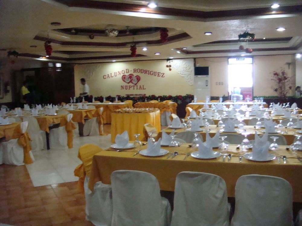 Plaza Maria Luisa Suites Inn