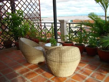 Lux Riverside Hotel & Apartment