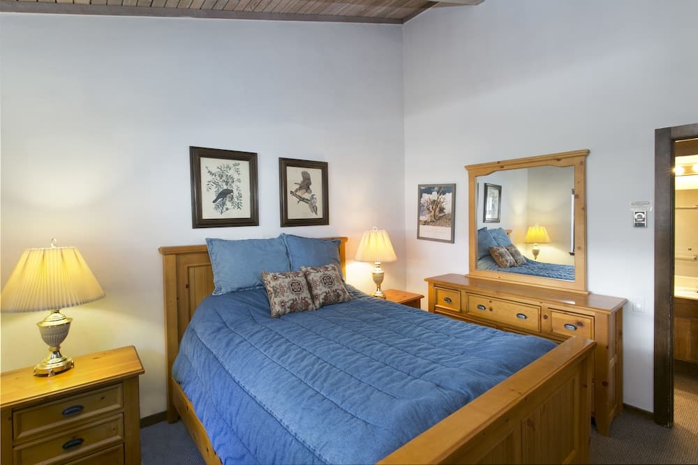 Mammoth Point by 101 Great Escapes