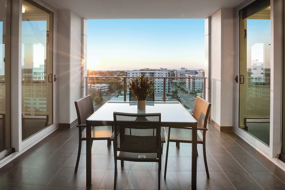 H on Mitchell Apartment Hotel