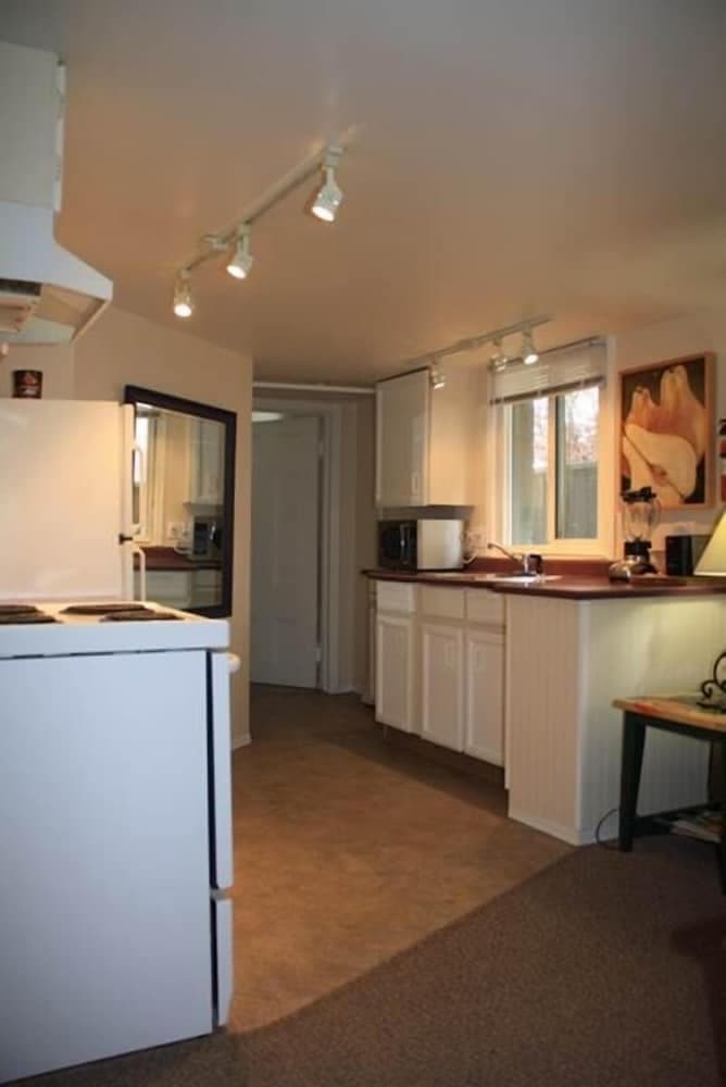 Gaslight Inn Victoria