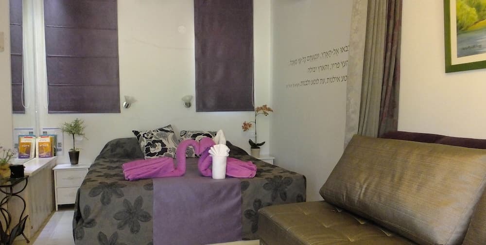 Nuriel Fruit & Guest House