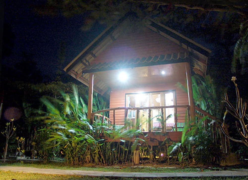 Thiw Son Beach Resort