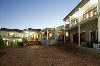 Sea Whisper Guest House & Self Catering