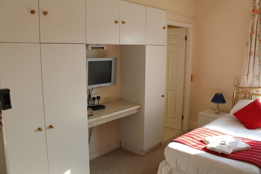 The Middlegate Hotel