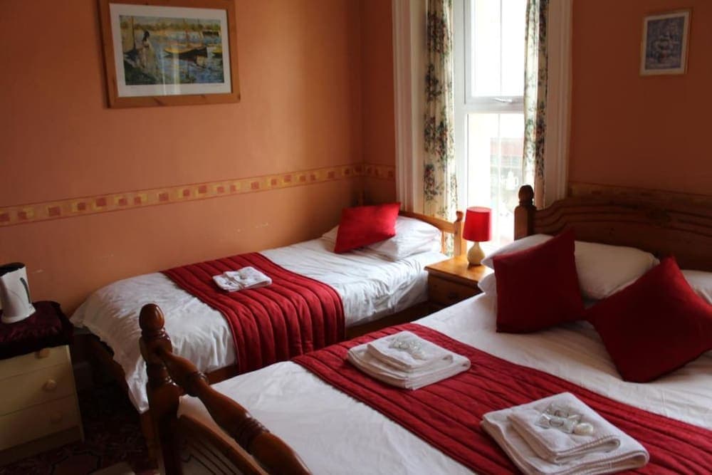 The Middlegate Hotel