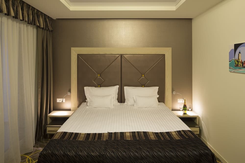 Exclusive Hotel & More