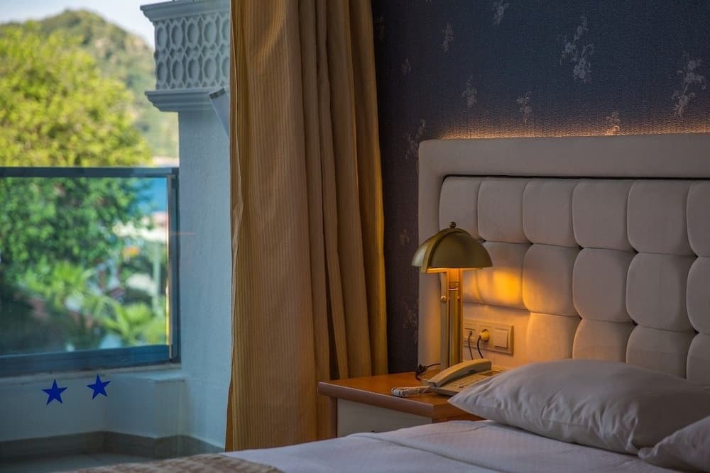 L’ETOILE BEACH HOTEL