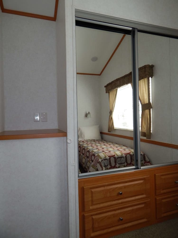 Road Runner Travel Resort - Caravan Park