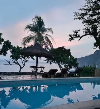 Four Seasons Seaview Hotel