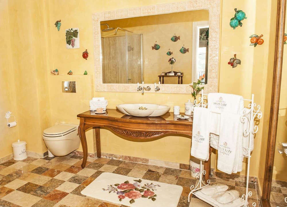 Swan Lake Boutique Hotel - Adults Only