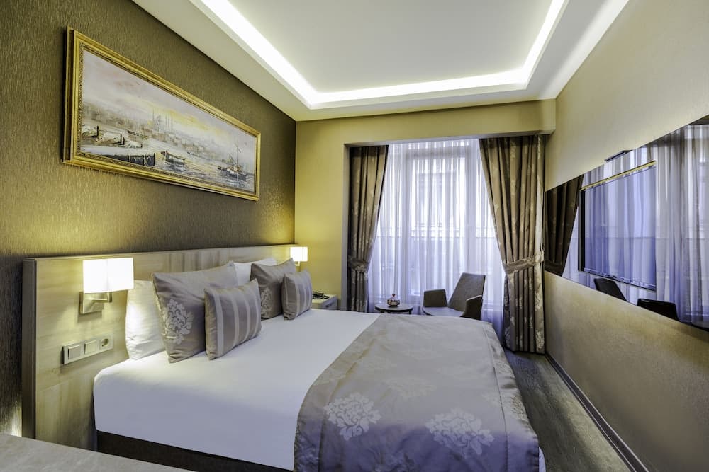 Ayramin Deluxe Hotel