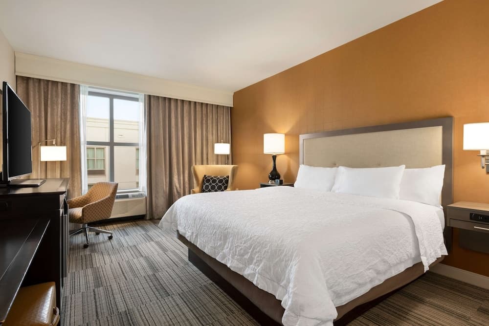 Hampton Inn & Suites Roanoke-Downtown