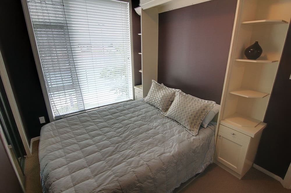 Sunset Waterfront Resort by DKRA