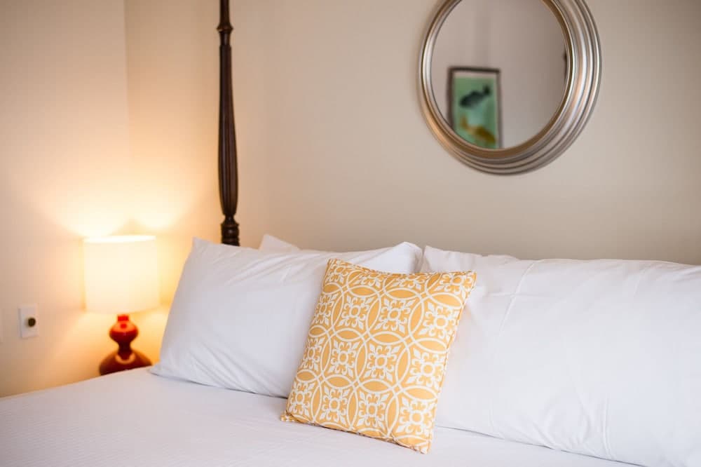 Salt Shaker Deli & Inn