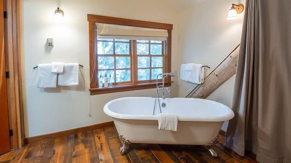 Snow Creek Cabins by Fernie Lodging Co.