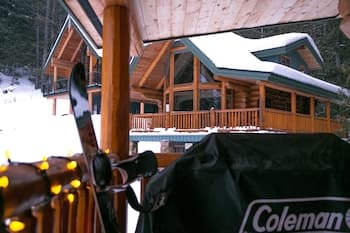 Snow Creek Cabins by Fernie Lodging Co.