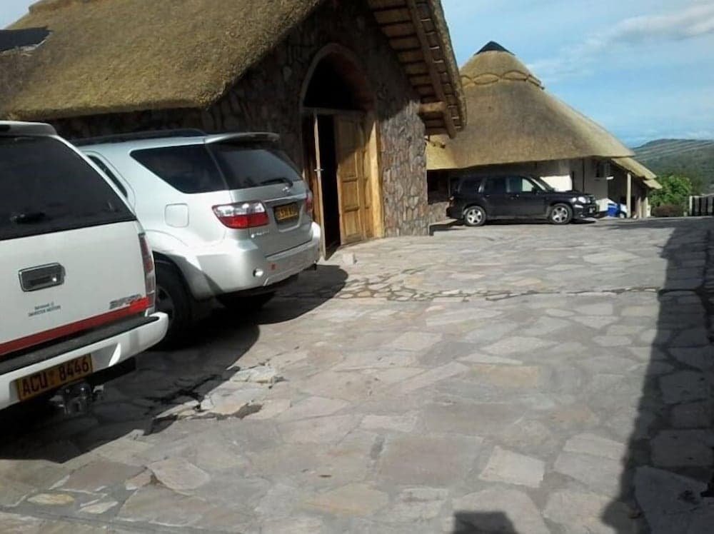 Zimre Lodge and Houseboats