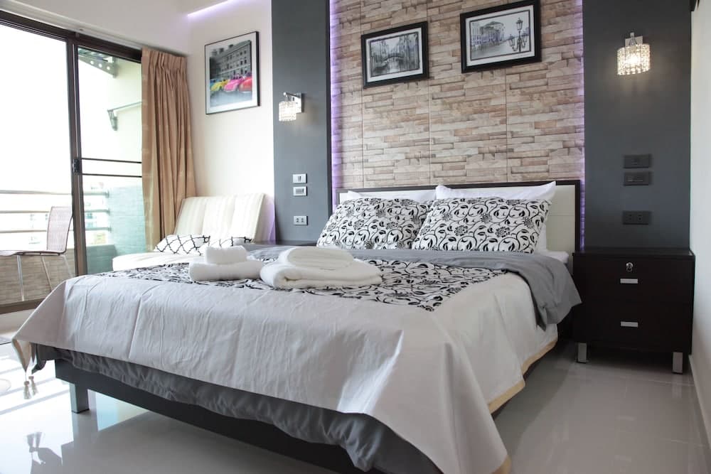 ThepThip ArtDeco Apartments