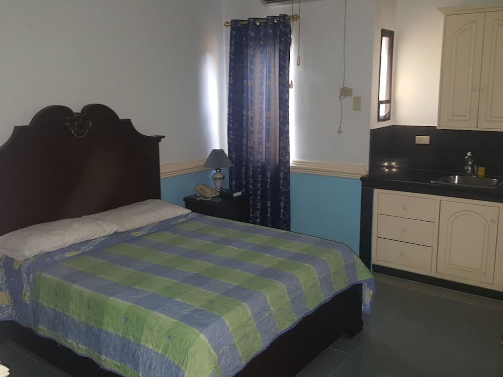 Kokomo's Suites Hotel