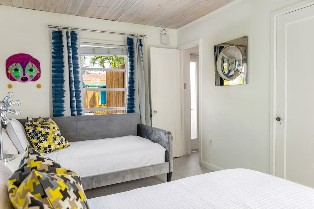 Sunset Inn & Cottages