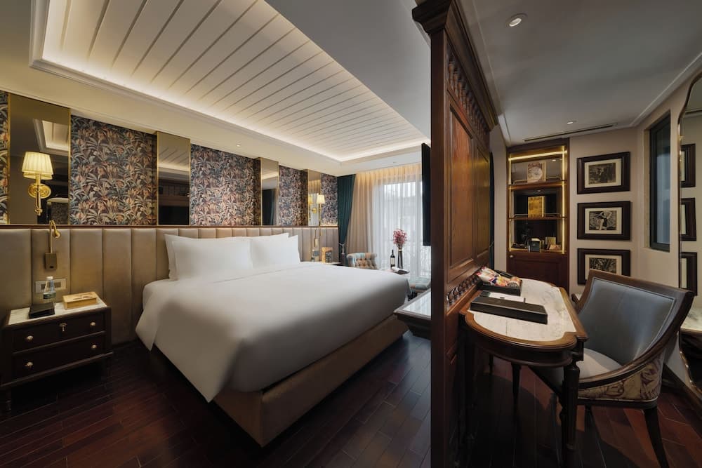 Peridot Gallery Classic Hotel