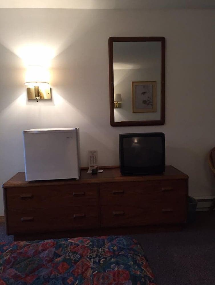 Adirondack Oasis Motel