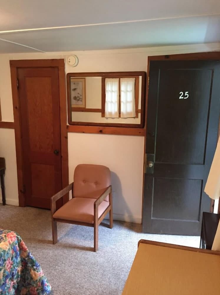 Adirondack Oasis Motel