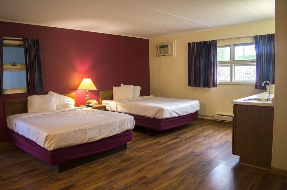 Flamingo Motel & Suites