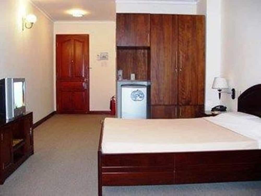 Nha Khach Tien Giang